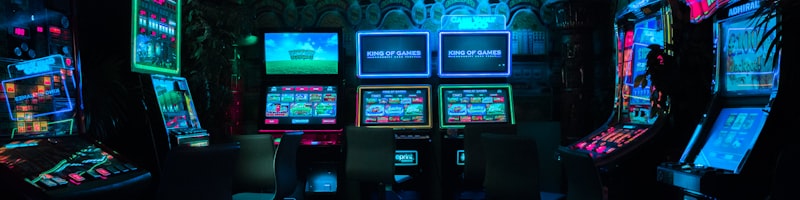 DOTA2国际邀请赛TI现场 - 冠军队伍捧起奖杯