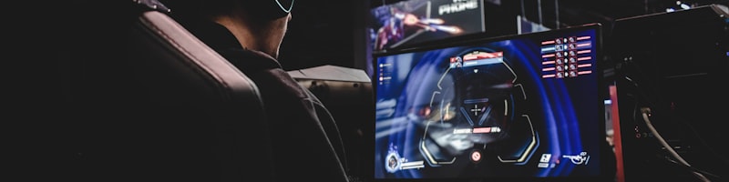 英雄联盟全球总决赛现场 - 巨大屏幕与观众